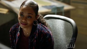 The bomber velvet flowers Joy brought by Anissa Pierce (Nafessa Williams) in Black Lightning (S02E13)