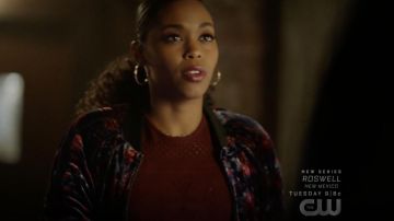 The top bordeaux fringes A. L. C. de Anissa Pierce (Nafessa Williams) in Black Lightning S02E13