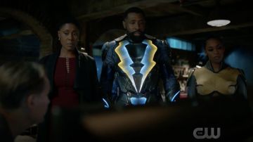 The dress bordeaux Elie Tahari Lynn Pierce (Christine Adams) in Black Lightning S02E13