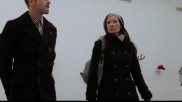 Alice + Olivia Rhonda Haute Cou robe portées par le Dr Joan Watson (Lucy Liu) dans le Primaire (S02E11)