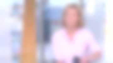 The pink shirt of Claire Chazal in free Entry to the 31/01/2019