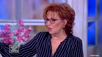 L'agence Shirt Rayé porté par Joy Behar sur La Vue 11 février 2019