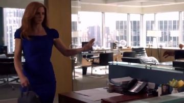 Bottega Veneta Crepe Dress worn by Donna Paulsen (Sarah Rafferty) in Suits (S06E07)