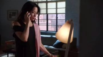 DKNY Short Sleeve Colorblock Dress usado por la Dra. Joan Watson (Lucy Liu) en Primaria (S03E01)