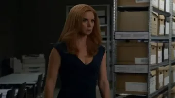 Cushnie et Ochs Ibiza Jasmine Vestido drapeado sin mangas usado por Donna Paulsen (Sarah Rafferty) en trajes (S06E10) (S06E10)