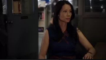 Marc by Marc Jacobs Printed wool-twill dress worn by Dr. Joan Watson (Lucy Liu) in Elementary (S02E15)