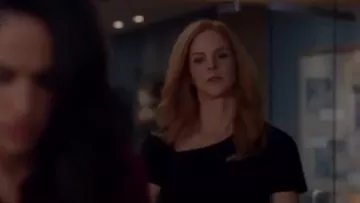 Victoria Beckham Matte Crepe Fitted Sheath Dress worn by Donna Paulsen (Sarah Rafferty) in Suits (S06E08)