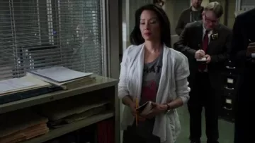 Madewell Rxmance 181 Tomato Tee worn by Dr. Joan Watson (Lucy Liu) in Elementary (S02E20)