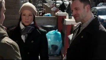 Club Monaco Colleen Cashmere Hat worn by Dr. Joan Watson (Lucy Liu) in Elementary (S02E20)