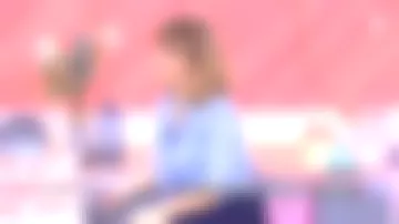 la camisa a rayas azules de Faustine Bollaert en Arranca hoy del 13/02/2019