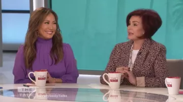 Aqua Leopard Print Blazer usado por Sharon Osbourne en The Talk febrero 12, 2019