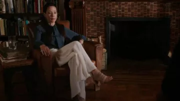 Chloe Star Perforé Sandales par Voir portées par le Dr Joan Watson (Lucy Liu) dans le Primaire (S04E02)