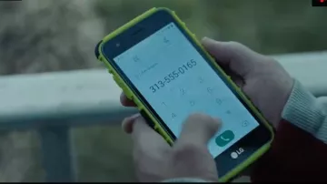 Teléfono celular LG de Gar Logan (Ryan Potter) en Titanes S01E09
