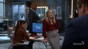 Alexander McQueen Léger Tweed Jupe Crayon porté par Marissa Morgan (Genève Carr), dans Bull S03E14