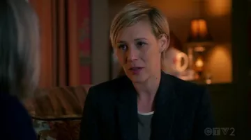 El blazer de lunares negros PS Paul Smith por Bonnie Winterbottom (Liza Weil) en Murder S05E12
