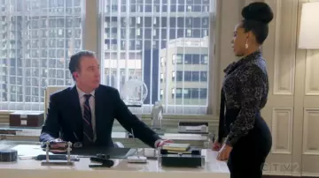 La blouse imprimée Tigre Michael Kors de Tegan Price (Amirah Vann) dans Murder S05E12