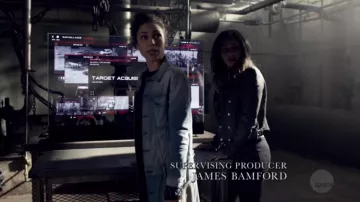 La veste en jean longue Free People de  Zoe Ramirez (Andrea Sixtos) dans Arrow (S07E13)