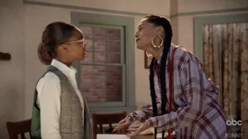 Victoria Beckham Surdimensionné vérifié plissé en taffetas shirt porté par arc-en-ciel Johnson (Tracee Ellis Ross) black-ish (S05E12)