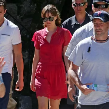 La robe rouge de Anastasia Steele (Dakota Johnson) sur le tournage de Cinquante nuances plus claires