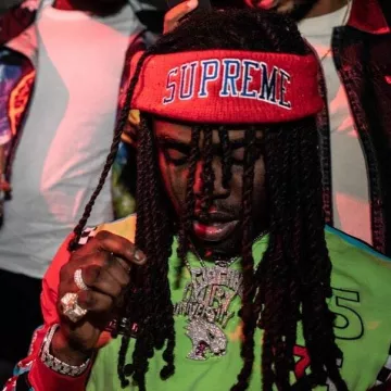 The headband Supreme Chief Keef aka Sosa on the account Instagram @Chieffkeeffsossa