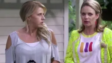 Gorjana Mika Lariat Necklace in Silver worn by Stephanie Tanner (Jodie Sweetin) in Fuller House (S02E01)