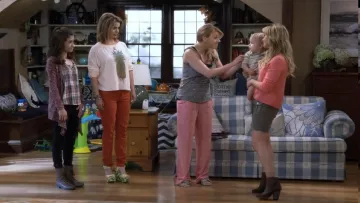 Rag & Bone Newbury Bottes portées par les D. J. Tanner-Fuller (Candace Cameron Bure) en plus complète de la Maison (S02E05)