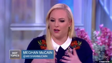 Ted Baker Toriey chandail porté par Meghan McCain sur Le point de Vue le 13 février 2019