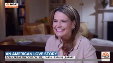 Chloé Festonné Blouse en Soie porté par Savannah Guthrie aujourd'Hui
