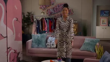Vestido estampado zara Zebra usado por Zoey Johnson (Yara Shahidi) en grown-ish (S02E08)