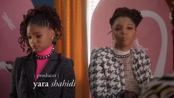 Zara Metallic Tweed Detailed Pearls Top usado por Jazz Forster (Chloe Bailey) en grown-ish (S02E08)