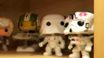 El Funko Pop! de un conductor at-at en Star Wars de Modzii en su video ¡LA MAYOR COLECCIÓN DE FIGURAS POP! ¡DESDE FRANCIA!