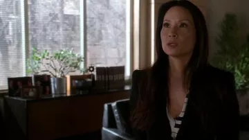 Zara Robe de Couture Jupe portée par le Dr Joan Watson (Lucy Liu) dans le Primaire (S03E22)