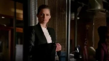 HELMUT LANG Crux de la Laine en Cuir sur les Manches Blazer porté par Kate Beckett (Stana Katic) dans le Château (S06E18)