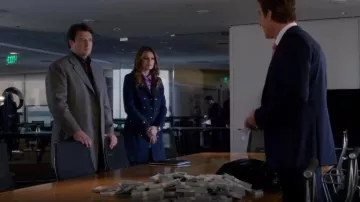 Burberry la Mi-Longueur de Motard le Détail Jersey Trench porté par Kate Beckett (Stana Katic) dans le Château (S06E19)