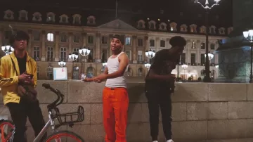 Le pantalon de pyjama orange Ralph Lauren de Zola dans son clip Scarface