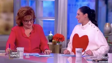 Kate Spade New York Impression de Coeur Pull à col Roulé porté par Abby Huntsman sur La Vue Februuary 14, 2019