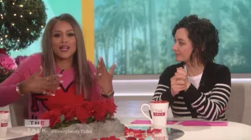 Keith Haring x Alice + Olivia Chia Détendu Intarsia Crewneck Pull Chandail porté par Eve sur Le Talk 14 février 2019