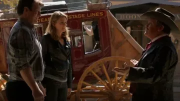 Charlotte Ronson Veste en Cuir portés par Kate Beckett (Stana Katic) dans le Château (S07E07)