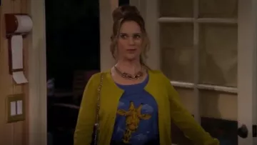 Modcloth Con-neck-ting Flight Top usado por Kimmy Gibbler (Andrea Barber) en Fuller House (S03E14)