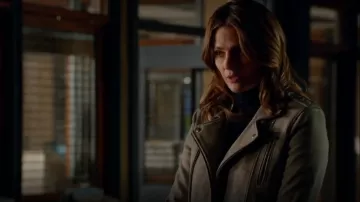 IRO Chiné Veste en Cuir Moto portée par Kate Beckett (Stana Katic) dans le Château (S07E12)