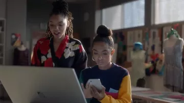 Natori Ginza Robe portée par Jazz Forster (Chloe Bailey) adultes-ish (S02E08)