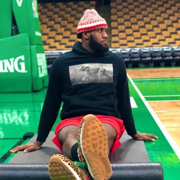 Sneakers Nike Air Max 1 Dlx "atmos" worn by LeBron James on the Instagram account @complexsneakers