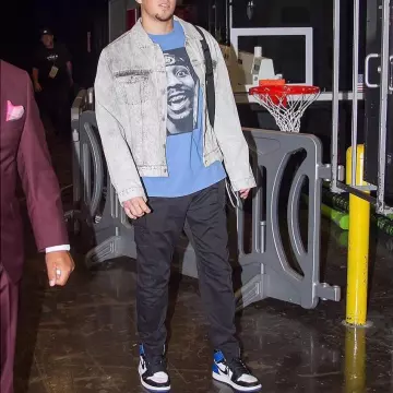 Sneakers Air Jordan 1 X Fragment worn by Devin Booker on the Instagram account @dbook