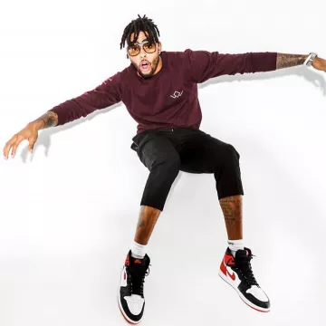 Air Jordan 1 Retro High Og "Track Red" usado por D'Angelo Russell en la cuenta de Instagram @dloading