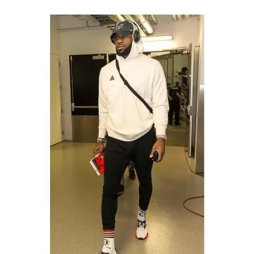 Pullover Hoodie Nike ACG worn by LeBron James on the Instagram account @leaguefits