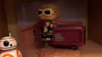 Rey con el funko pop de Speeder en Star Wars de Modzii en el video ¡LA MAYOR COLECCIÓN DE FIGURAS POP! ¡DESDE FRANCIA!