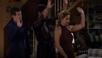 Cushnie et Ochs Mock Neck Backless Dress usado por D.J. Tanner-Fuller (Candace Cameron Bure) en Fuller House (S03E17)