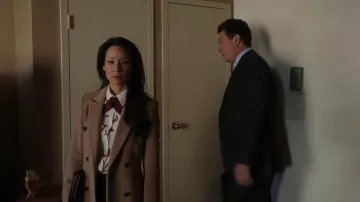 Rag & Bone Faye Manteau porté par le Dr Joan Watson (Lucy Liu) dans le Primaire (S04E10)