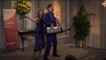 Cinq a Sept Nanon Robe portée par Rebecca Katsopolis (Lori Loughlin) en plus complète de la Maison (S04E08)