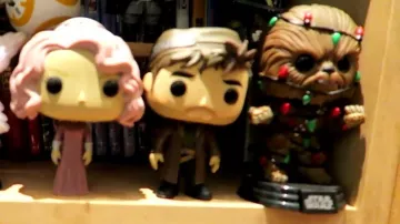La funko pop de CHEWBACCA  Noël dans Star Wars de Modzii dans la video LA PLUS GROSSE COLLECTION DE FIGURINES POP! DE FRANCE !